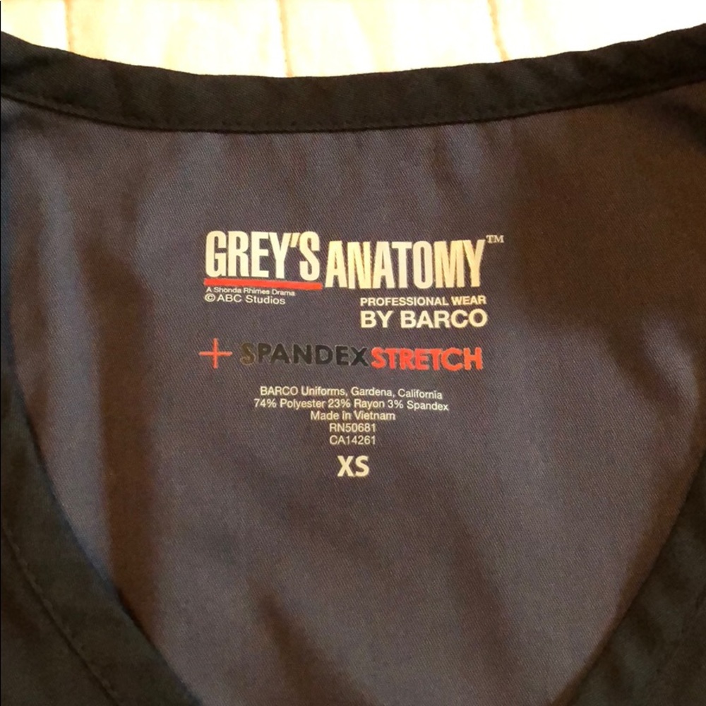 Greys anatomy top black XS. New